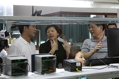 福建省紀(jì)律檢查委員會常委游美萍一行視察虹潤公司